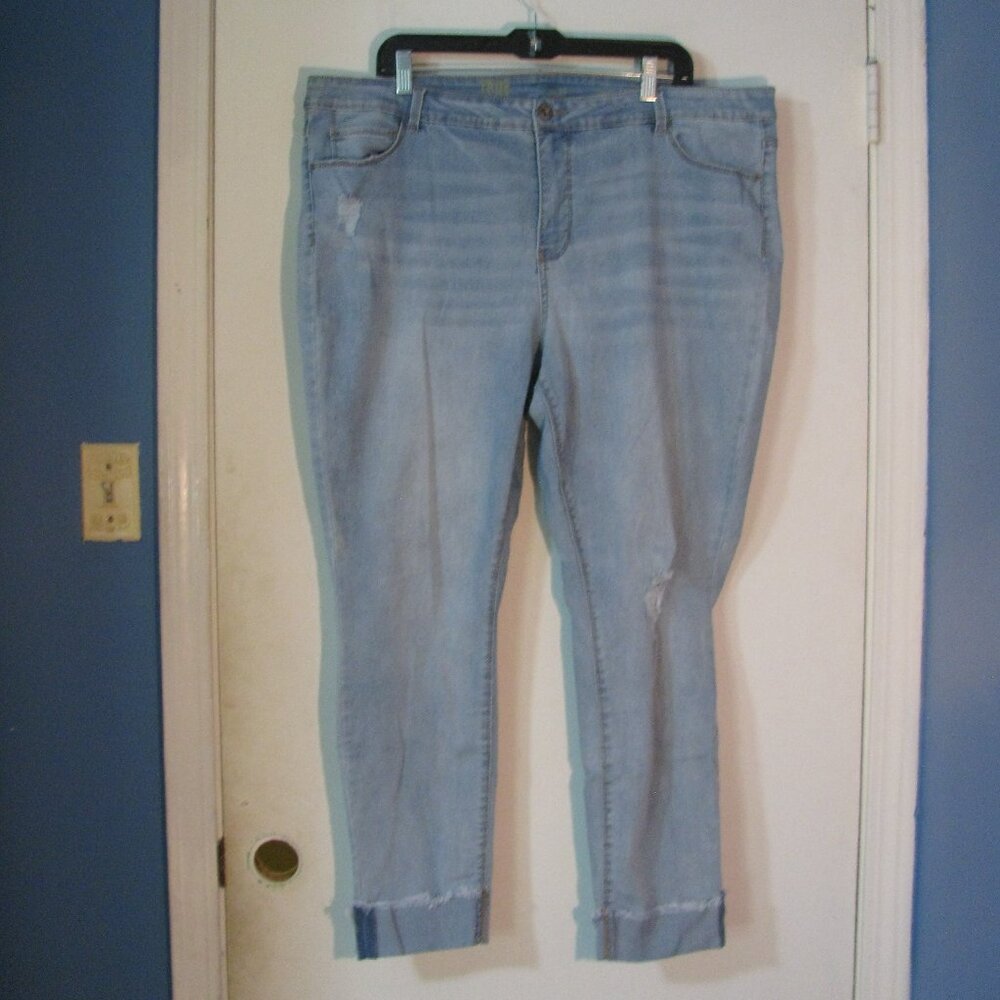 True Craft Jeans Plus Size 22 Mid Rise Skinny Light Wash Distressed Ripped